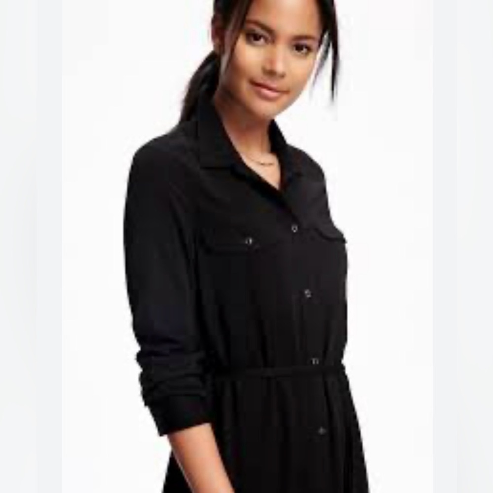 Old Navy brand Women’s Black dressOf buttons long sleeve.